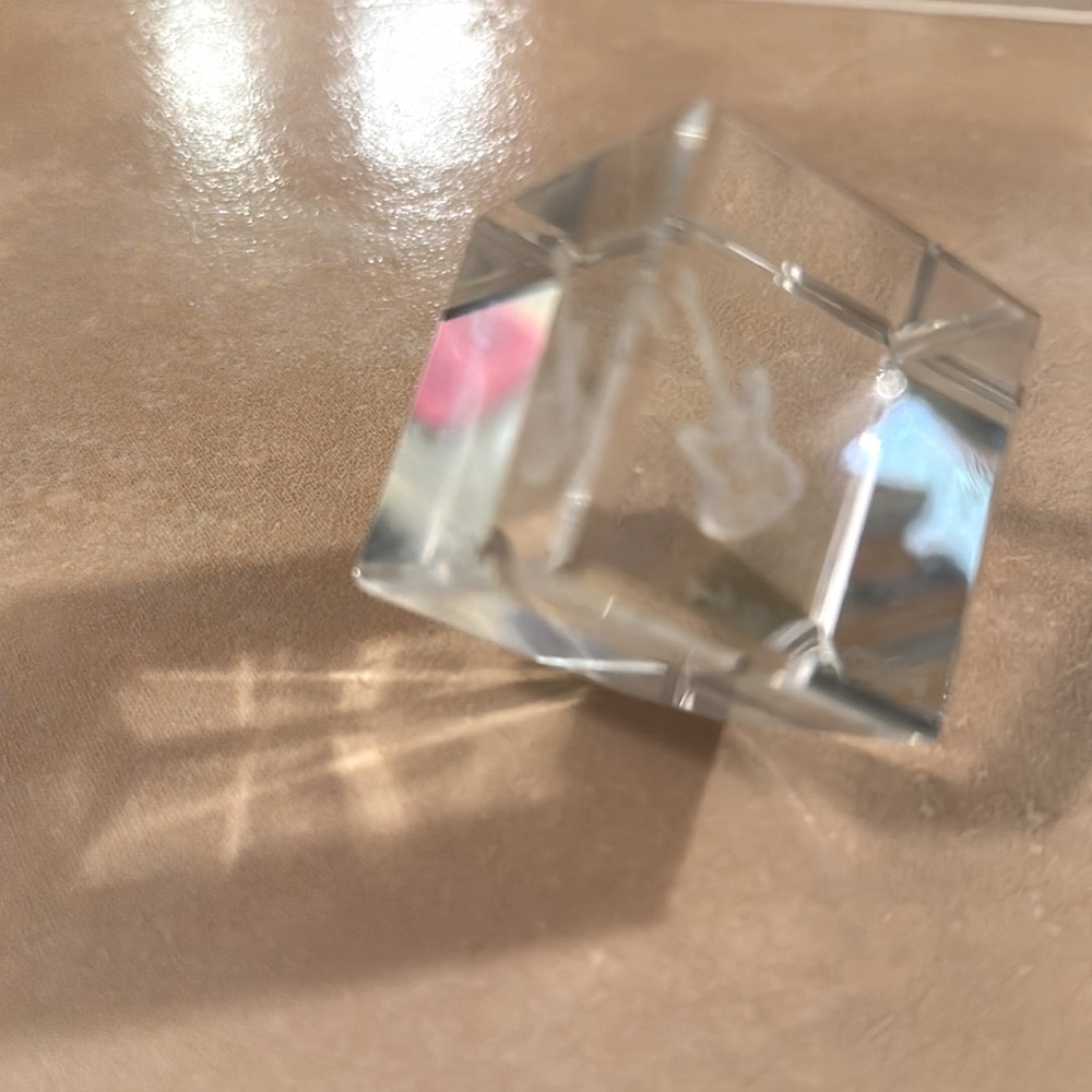 Vintage Guitar Etched Glass Paper weight - Picture 7 of 12